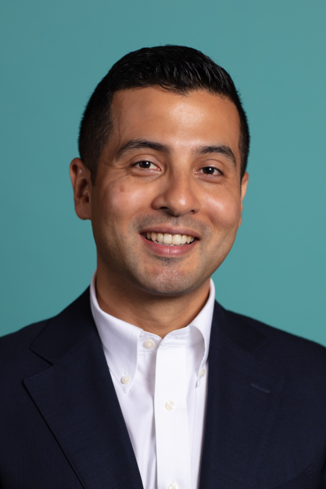 Kia Kavoosi Headshot