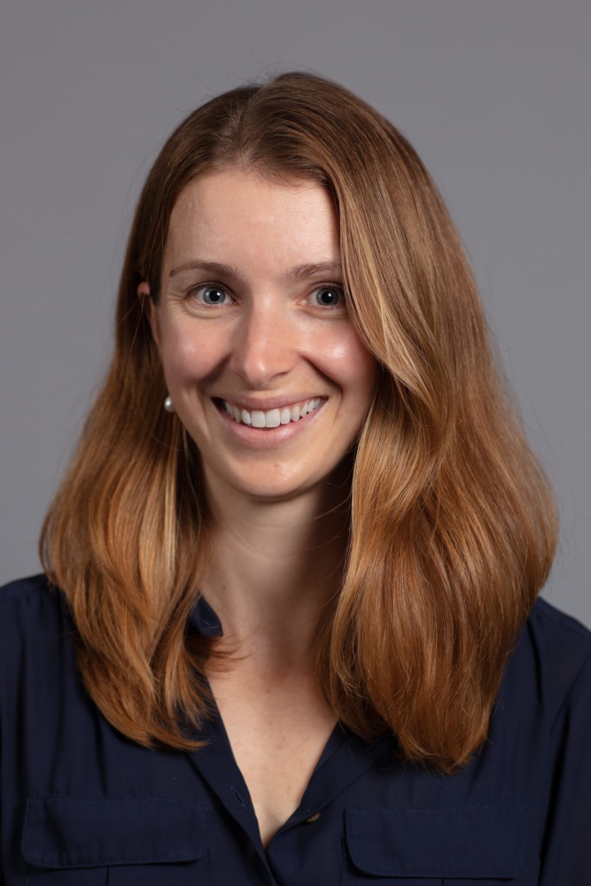 Annie Dear Headshot